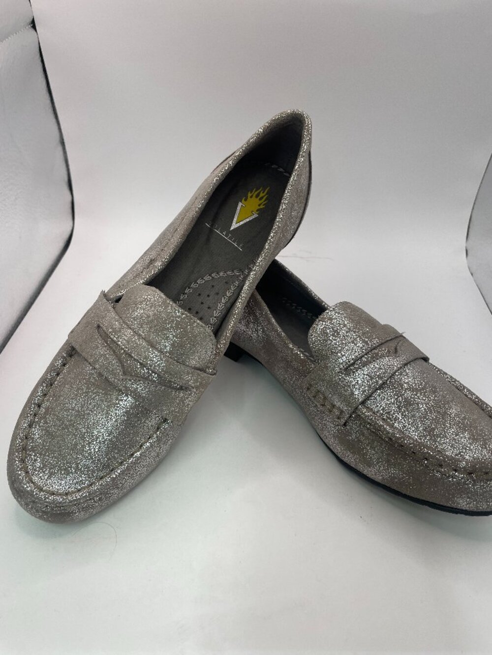 VOLATILE Gray Silver Leather Penny Loafers Size 8.5 NIB